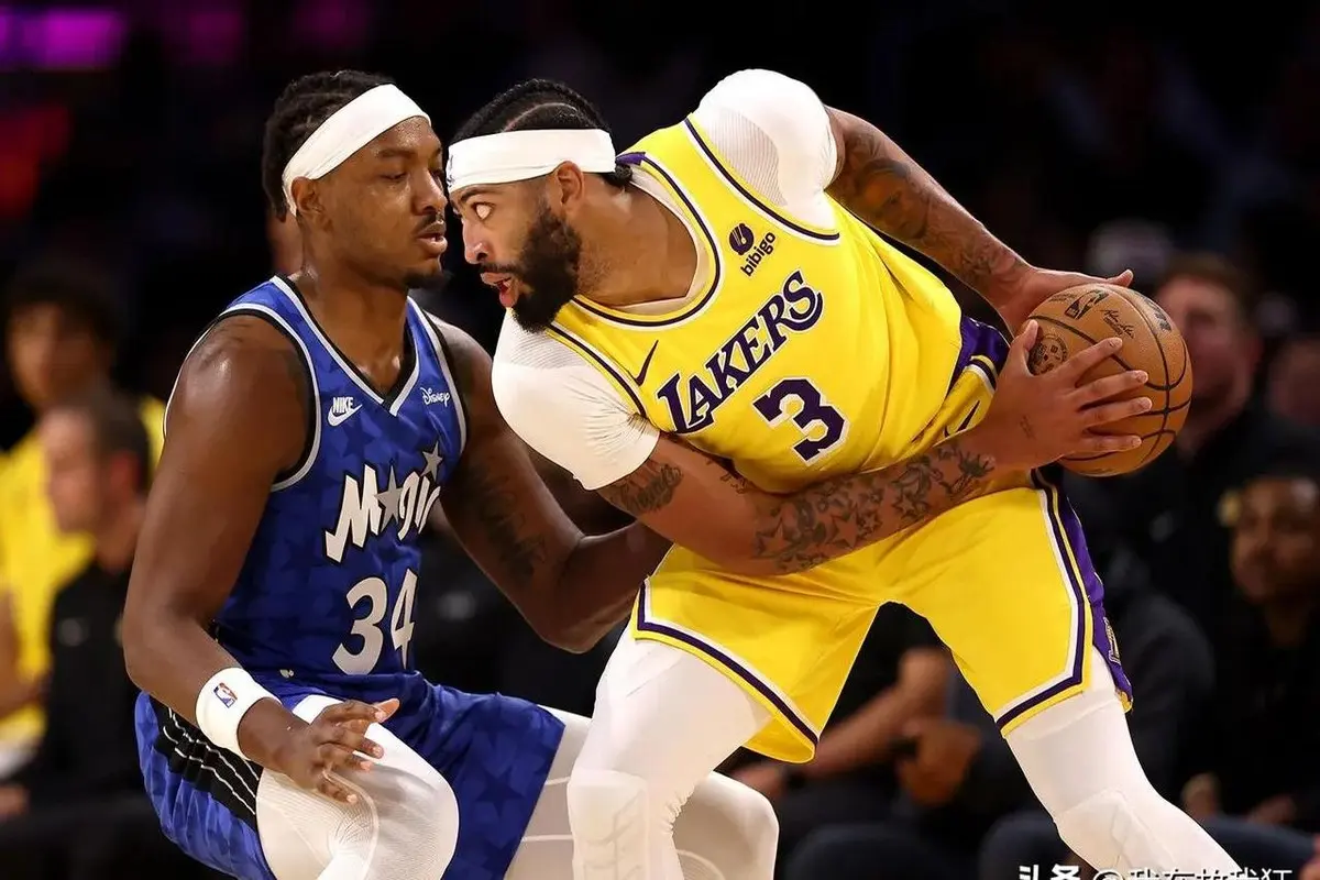 浓眉哥在湖人比赛中重返赛场，重要助攻引发热议！上演精彩一战的简单介绍